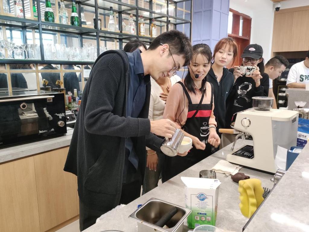 免费观看已满十八岁电视剧动漫版