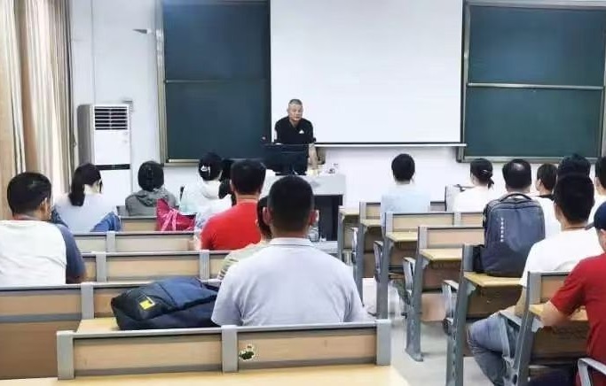 免费观看已满十八岁电视剧动漫版