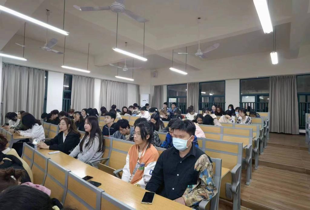 免费观看已满十八岁电视剧动漫版