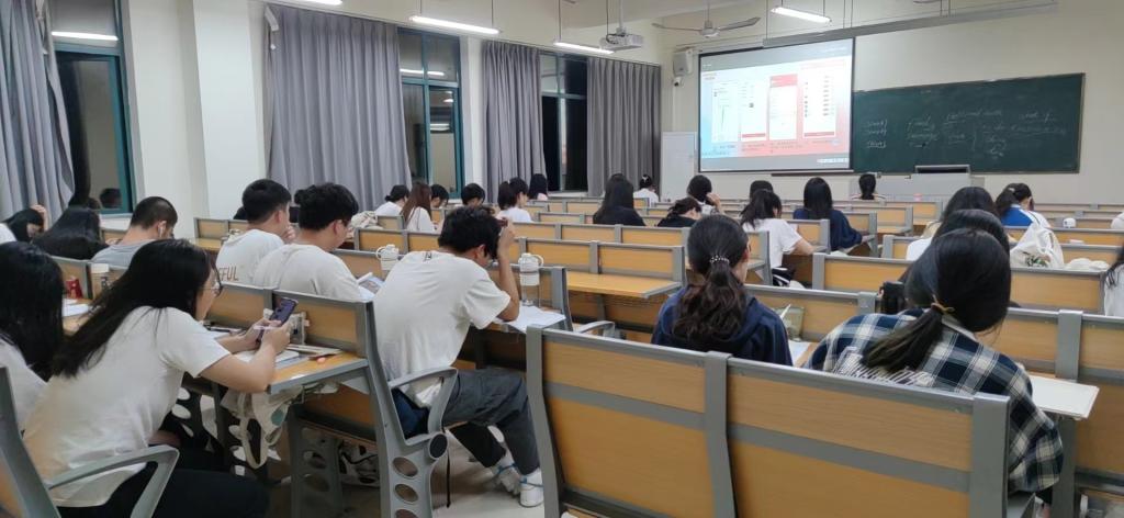免费观看已满十八岁电视剧动漫版