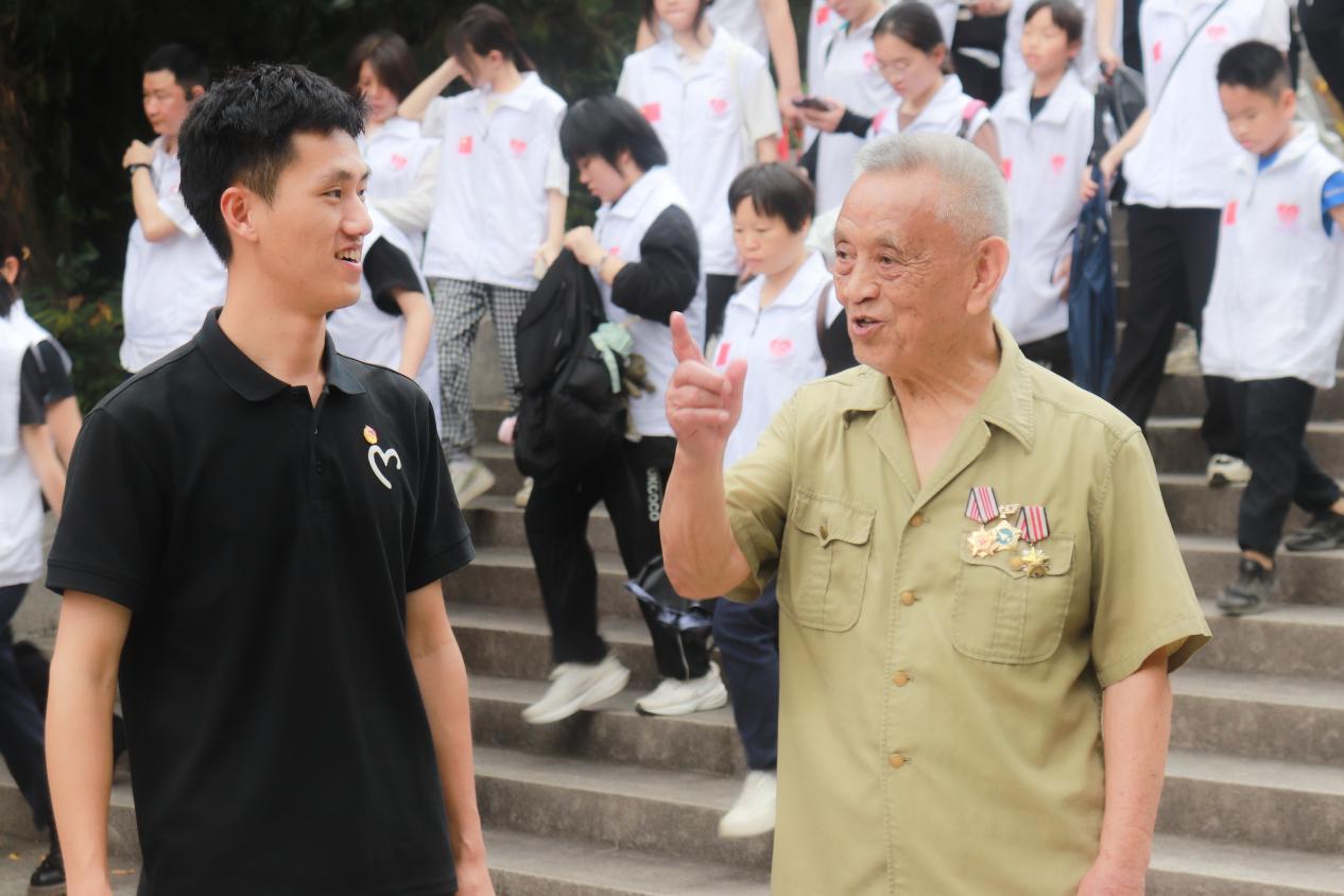 与老兵交谈 与老兵交谈