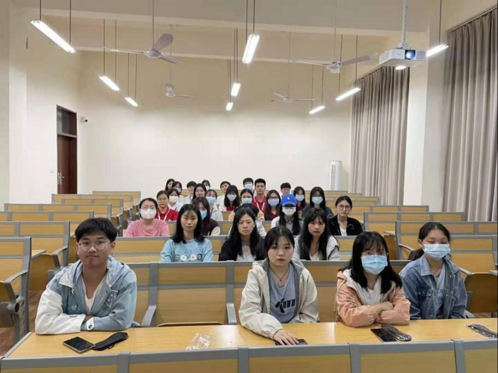 免费观看已满十八岁电视剧动漫版