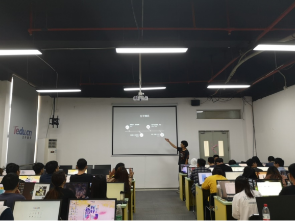 免费观看已满十八岁电视剧动漫版