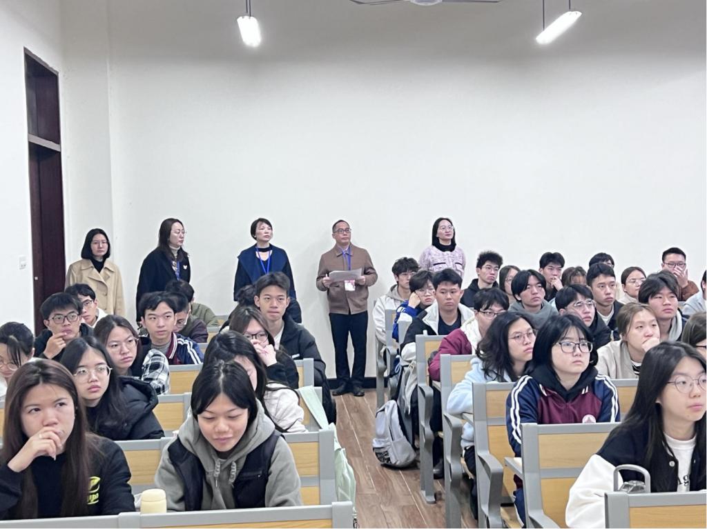 免费观看已满十八岁电视剧动漫版