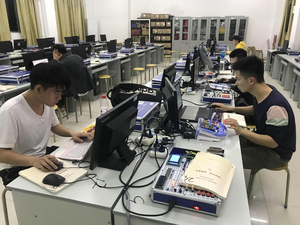 免费观看已满十八岁电视剧动漫版