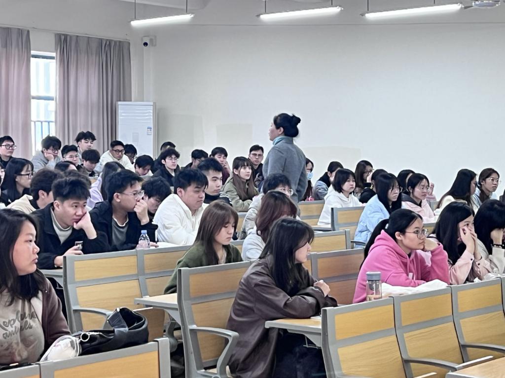 免费观看已满十八岁电视剧动漫版