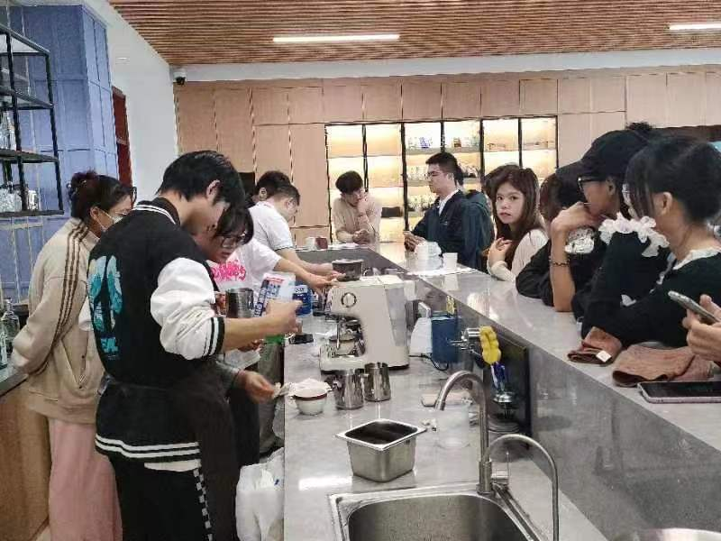免费观看已满十八岁电视剧动漫版