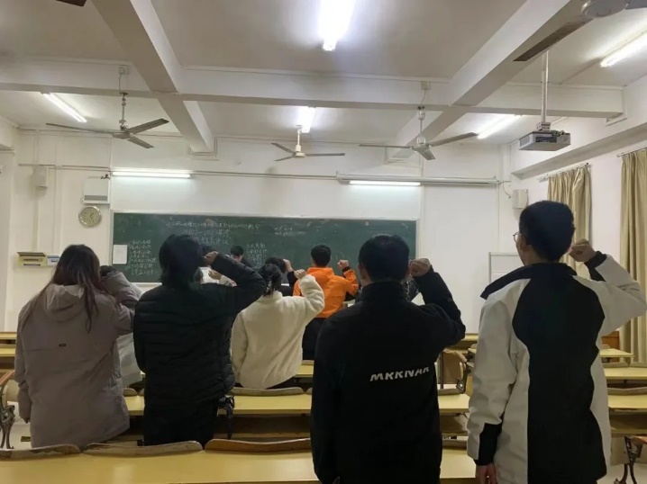 免费观看已满十八岁电视剧动漫版