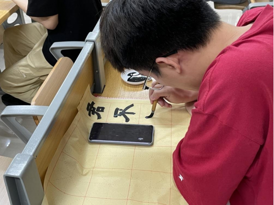 免费观看已满十八岁电视剧动漫版