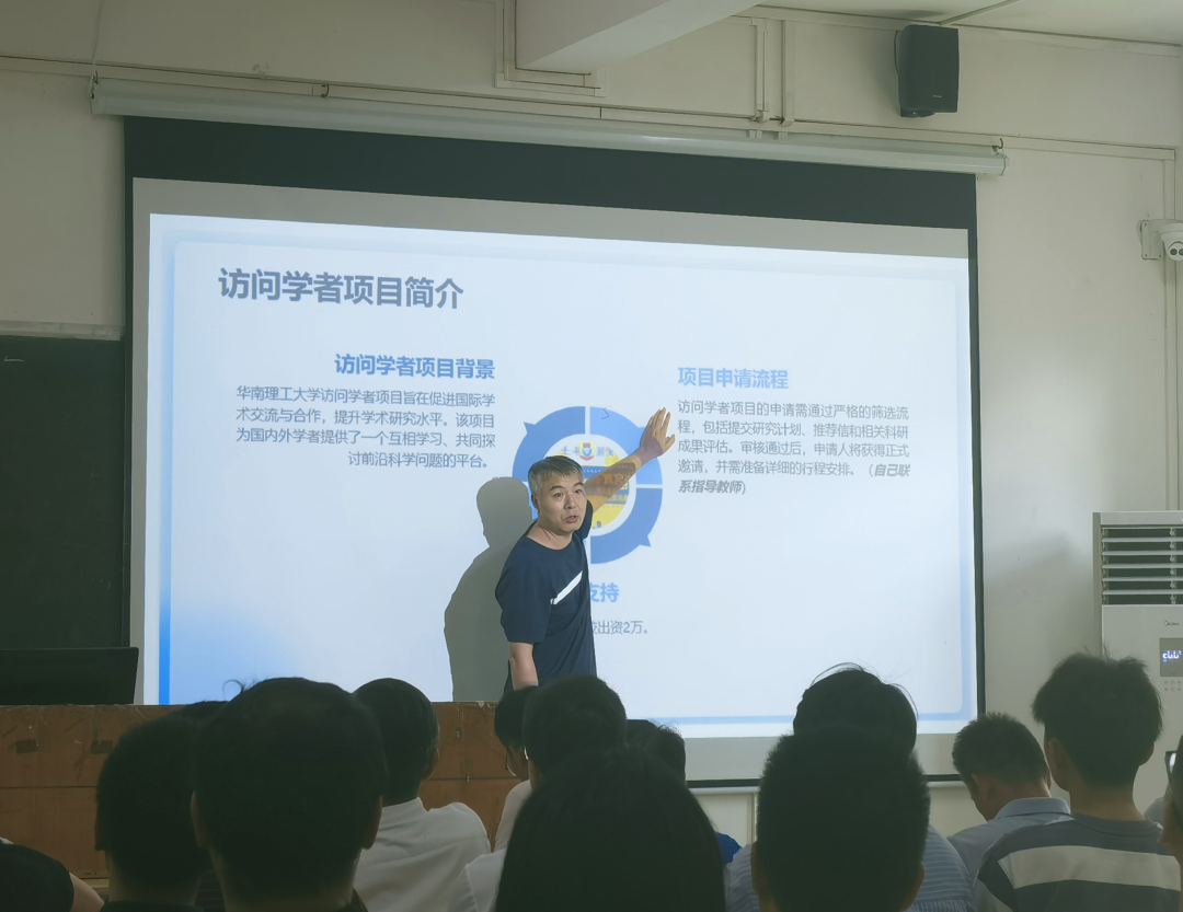 一群人站在屏幕前中度可信度描述已自动生成 一群人站在屏幕前中度可信度描述已自动生成