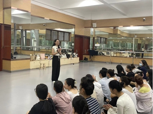 免费观看已满十八岁电视剧动漫版