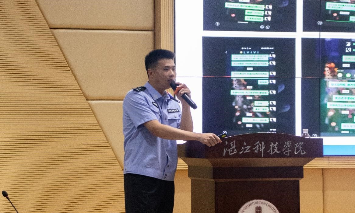图片包含 建筑, 人, 站, 年轻AI 生成的内容可能不正确。 图片包含 建筑, 人, 站, 年轻AI 生成的内容可能不正确。