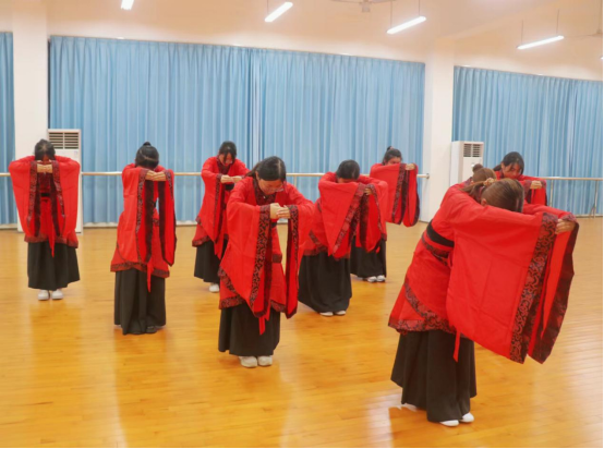 免费观看已满十八岁电视剧动漫版