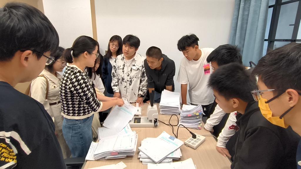 免费观看已满十八岁电视剧动漫版