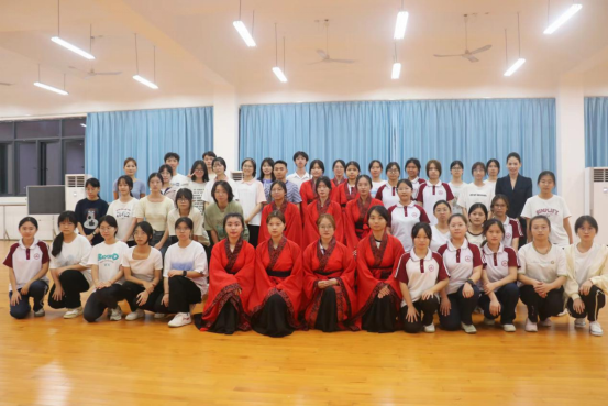 免费观看已满十八岁电视剧动漫版