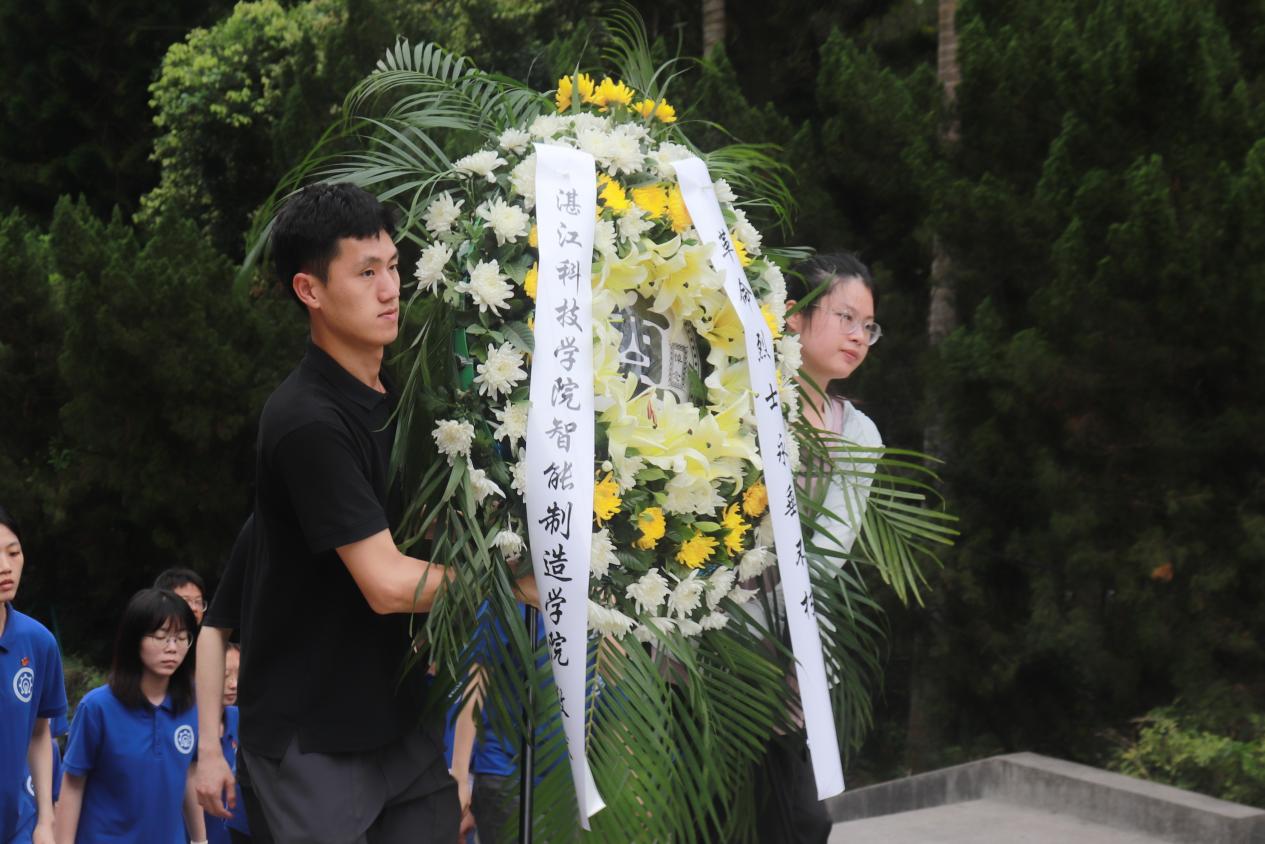 搬运花圈1 搬运花圈1