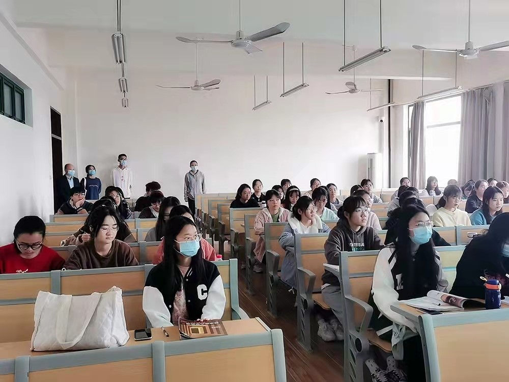 免费观看已满十八岁电视剧动漫版