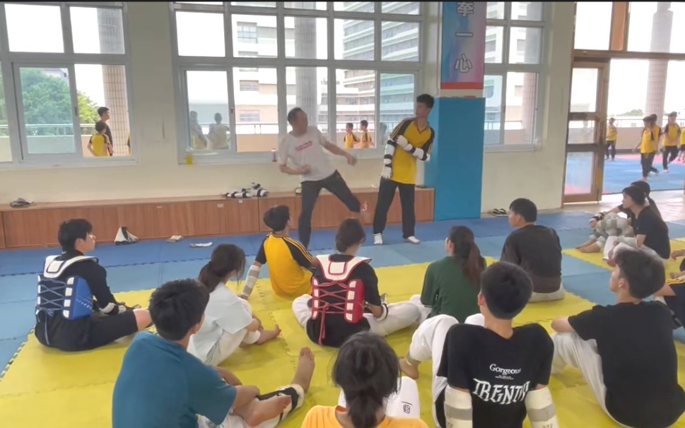 免费观看已满十八岁电视剧动漫版