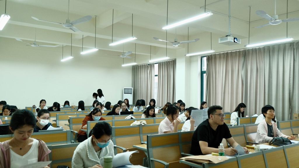 免费观看已满十八岁电视剧动漫版