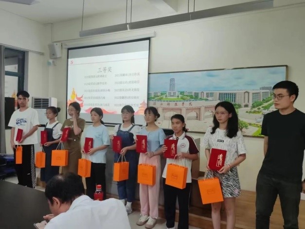 免费观看已满十八岁电视剧动漫版