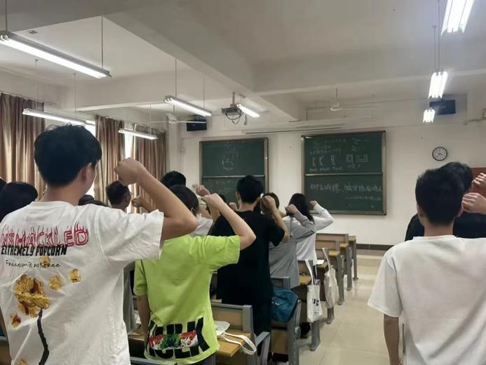 免费观看已满十八岁电视剧动漫版