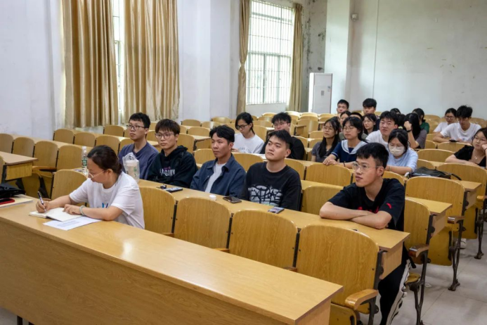 免费观看已满十八岁电视剧动漫版