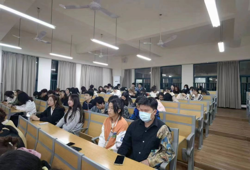 免费观看已满十八岁电视剧动漫版