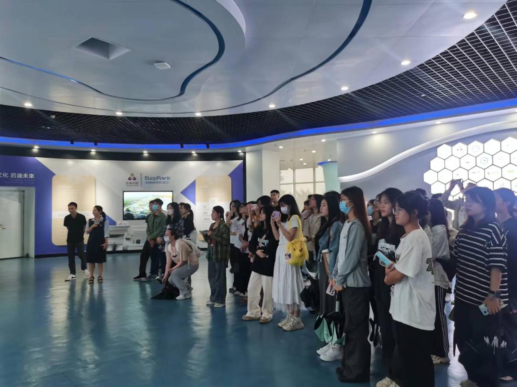 免费观看已满十八岁电视剧动漫版