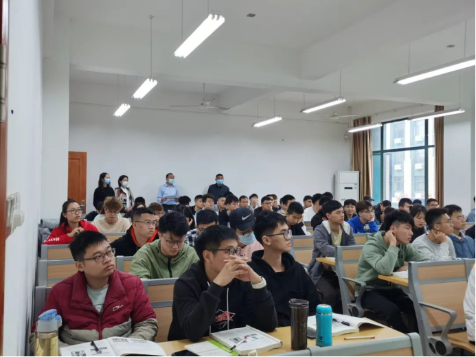免费观看已满十八岁电视剧动漫版