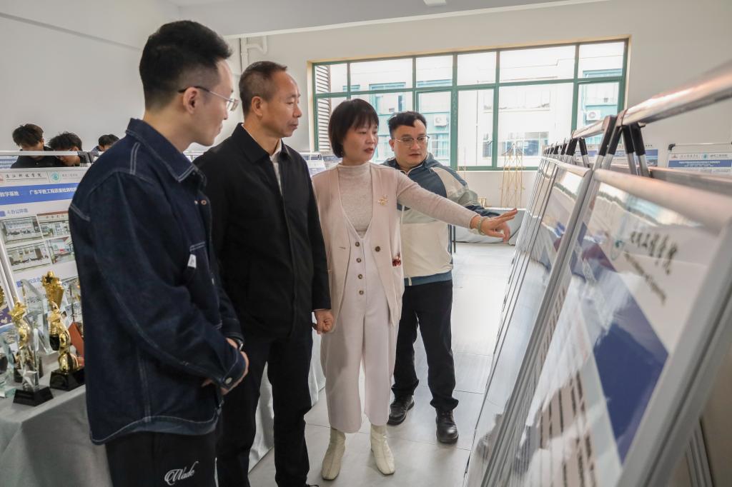 免费观看已满十八岁电视剧动漫版