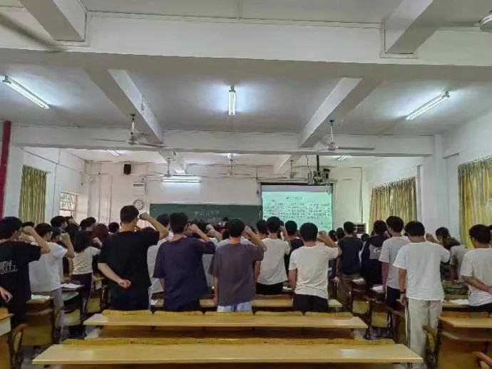免费观看已满十八岁电视剧动漫版