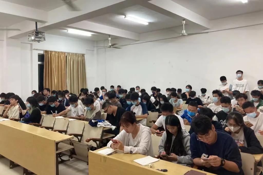 免费观看已满十八岁电视剧动漫版
