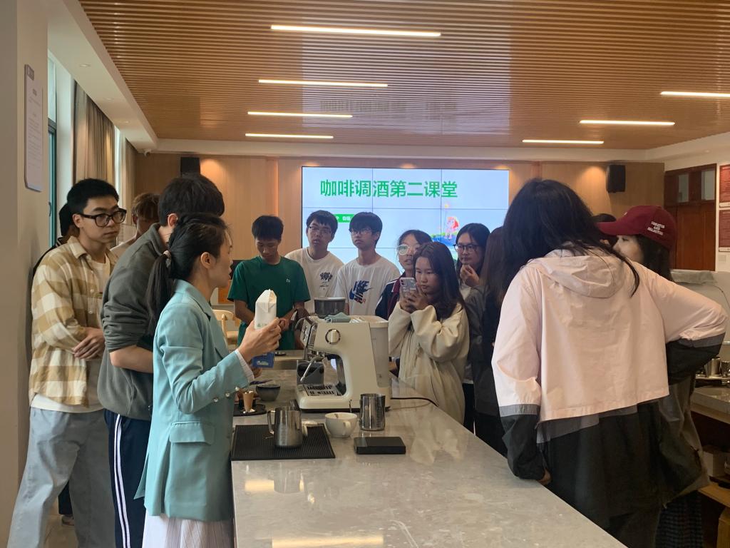 免费观看已满十八岁电视剧动漫版